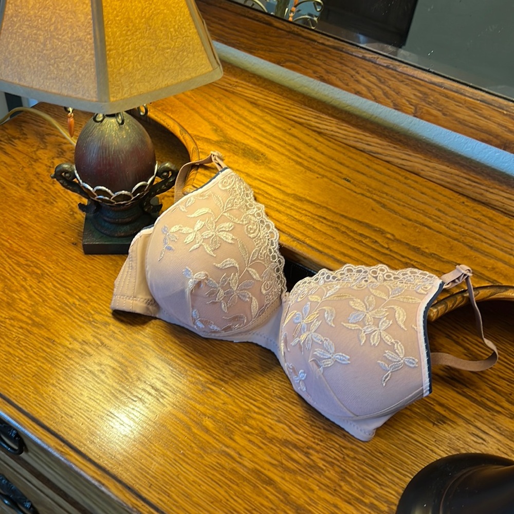 SALE 36B Bra Women’s Blush Pink Lingerie Thickly Lined Cups NO Underwire